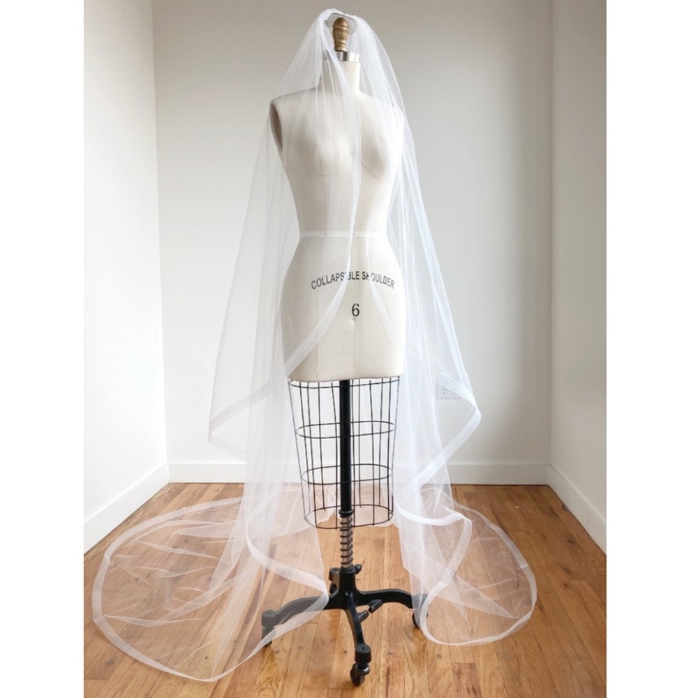 Horseshoe Veil - Julianne by Sara Gabriele